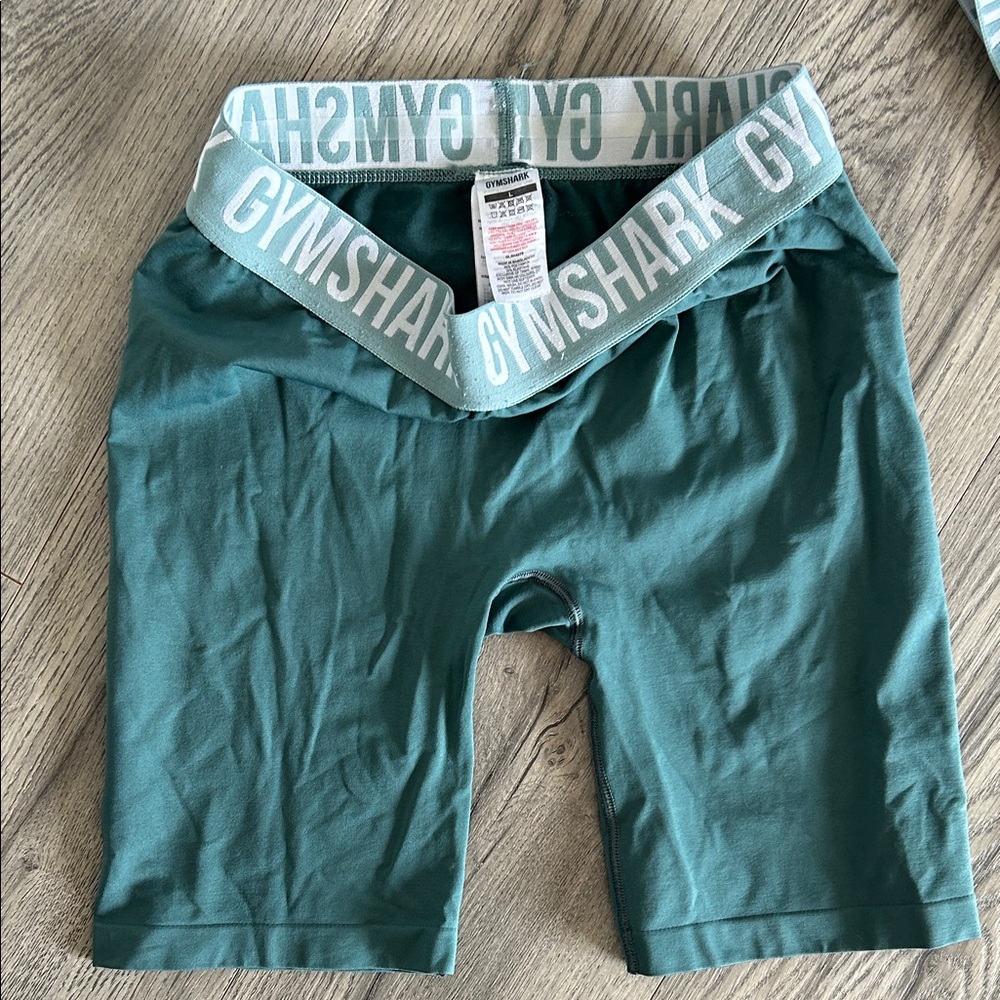 Gymshark Workout Set - Picture 3 of 4